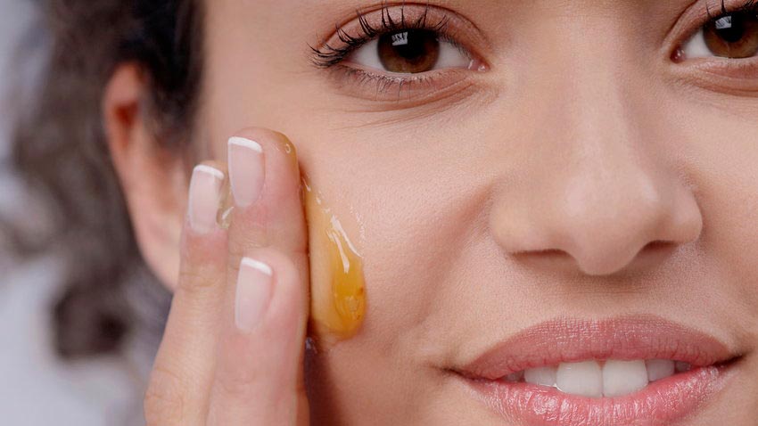 ۱۳ مزیت برتر عسل طبیعی برای صورت